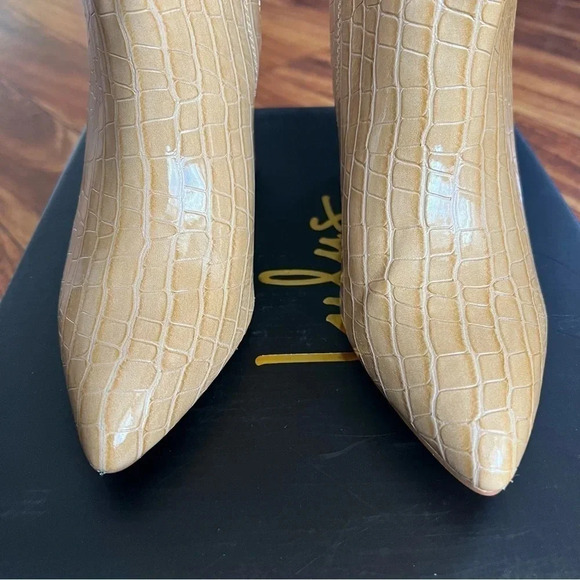 Lulu’s Croc Pointed-Toe Knee High Boots in Light Nude Size 10 New In Box - Picture 3 of 6